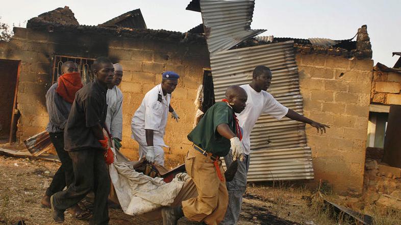 Krščanske in muslimanske tolpe se že več dni spopadajo med seboj. (Foto: EPA)