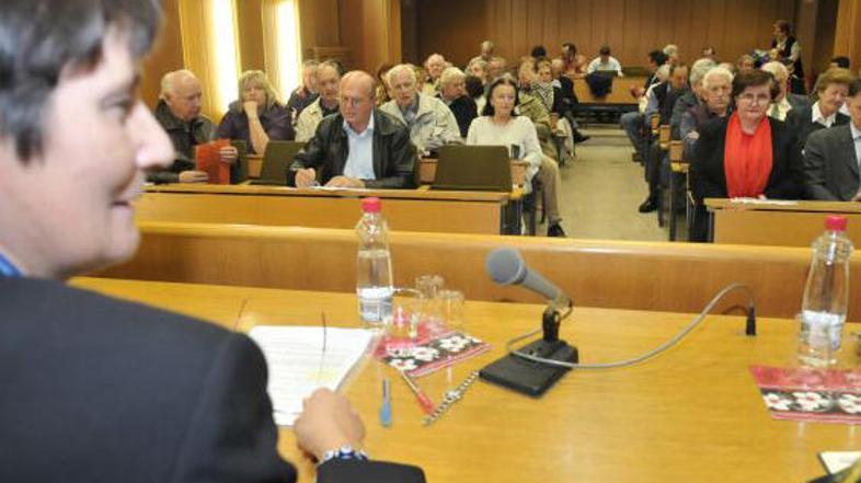 Razprava seje sveta Četrtne skupnosti Moste, ki jo je vodila predsednica Ferenča