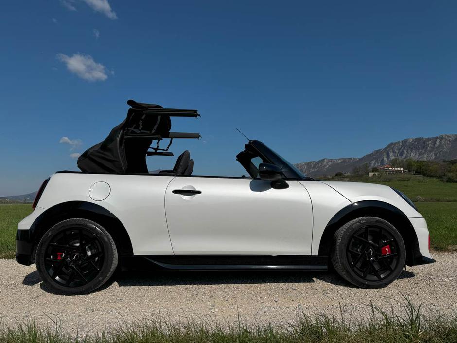 BMW 235 in MINI JCW cabrio | Avtor: Andrej Leban