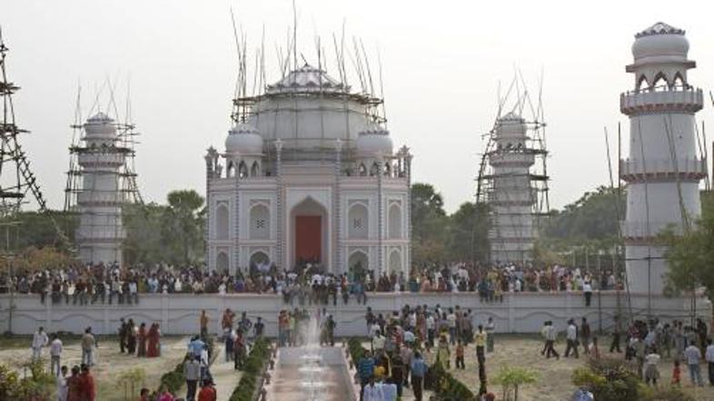 Kopija Tadž Mahala je predmet spora med Indijo in Bangladešem.