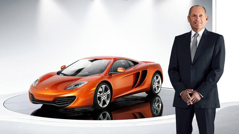 Ron Dennis pred novim MP4-12C. (Foto: McLaren)