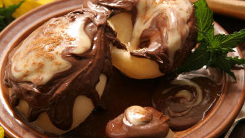 Hruško lahko okrasite z vejico mete.