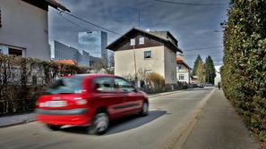 Stanovalci ulic ob BS3 si želijo količke, ki bi odgnali obiskovalce Stožic. (Fot