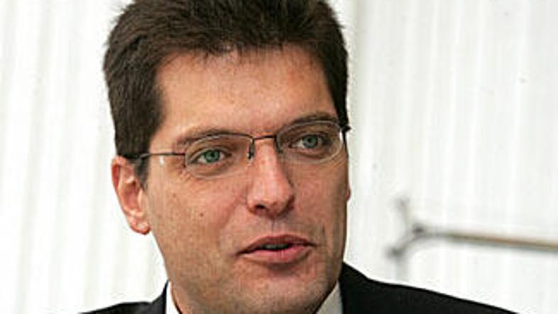 Lenarčič je dejal: "Slovenija je pripravljena, da prevzame krmilo EU, lahko začn