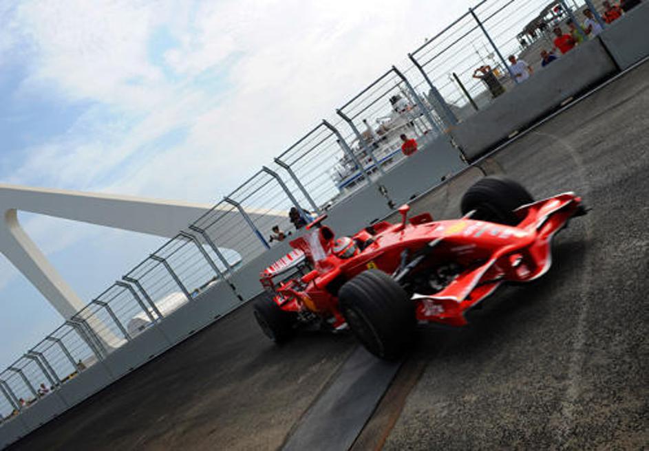 Na novi stezi v Valencii je bil v petek najhitrejši Räikkönen.