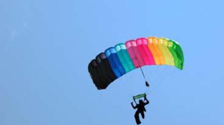 Ko je pristal, je od svoje drage prejel šopek.