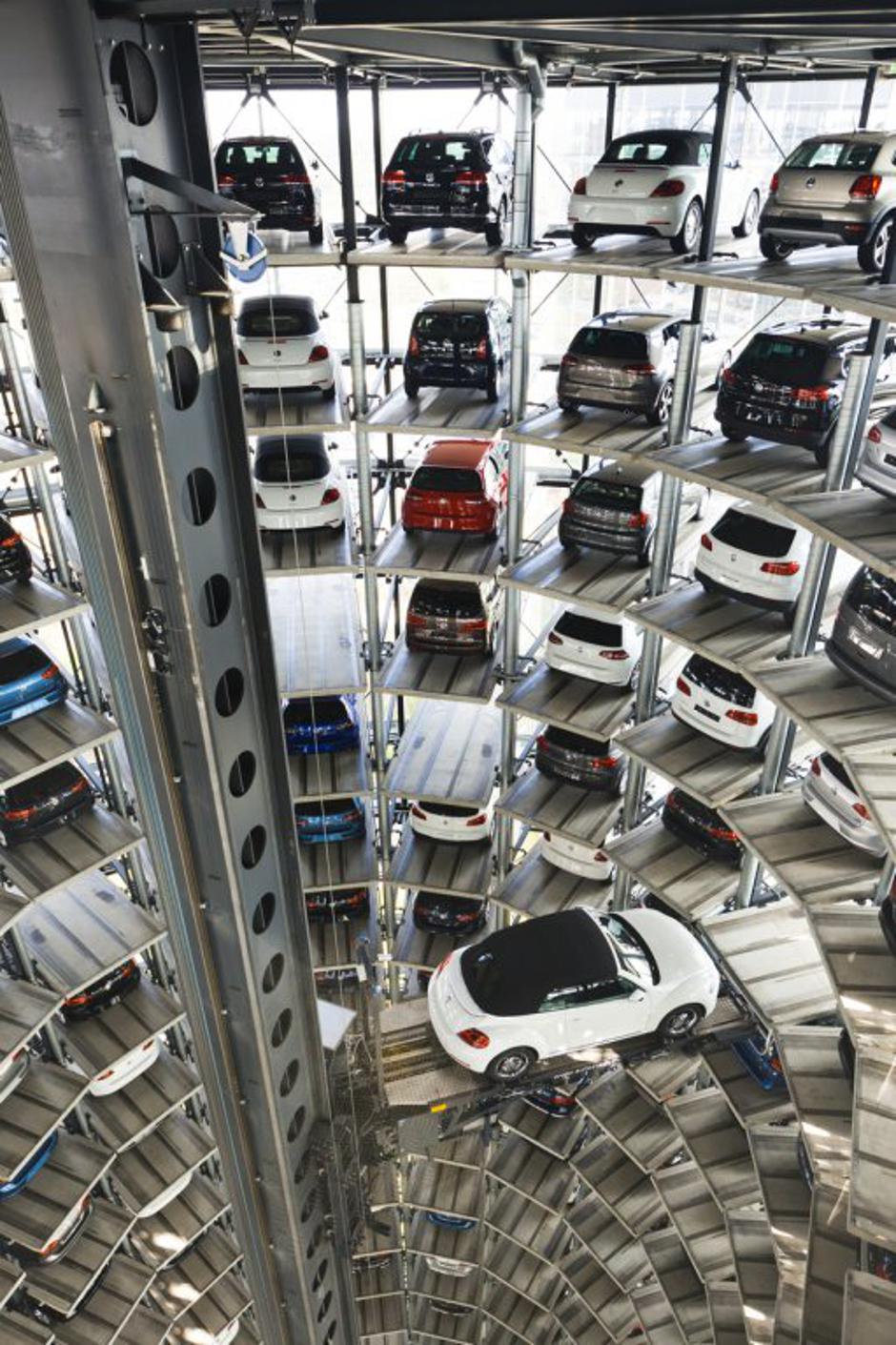 Nakup avta | Avtor: Profimedias