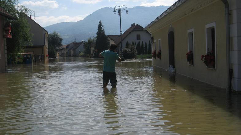 Spomin na septembrske poplave ne ostaja le na fotografijah, ampak tudi na razmoč