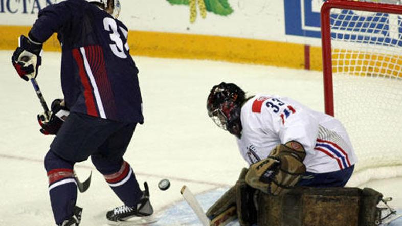 Hokejisti ZDA so vrata Roberta Kristana oblegali manj kot Kanadčani.
