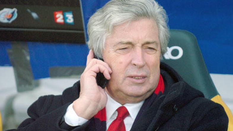 Alain Cayzac je odstopil z mesta predsednika nogometnega kluba PSG.