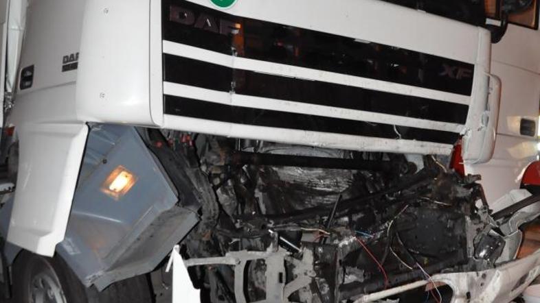 prometna nesreča predor tovornjak gasilci