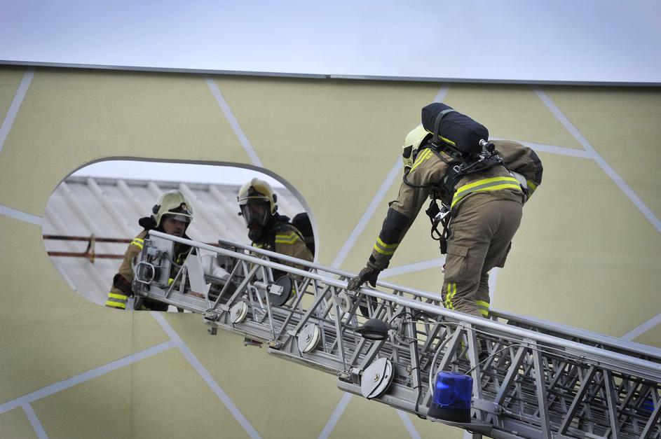 Požar - fitnes v Stegnah