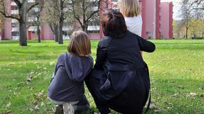 129,6 milijona evrov je država lani porabila za denarne socialne pomoči. (Foto: 