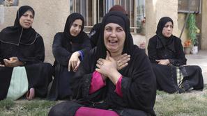 Reakcija ženske, ki so ji povedali, da je bil v napadu ubit tudi njen brat. (Fot