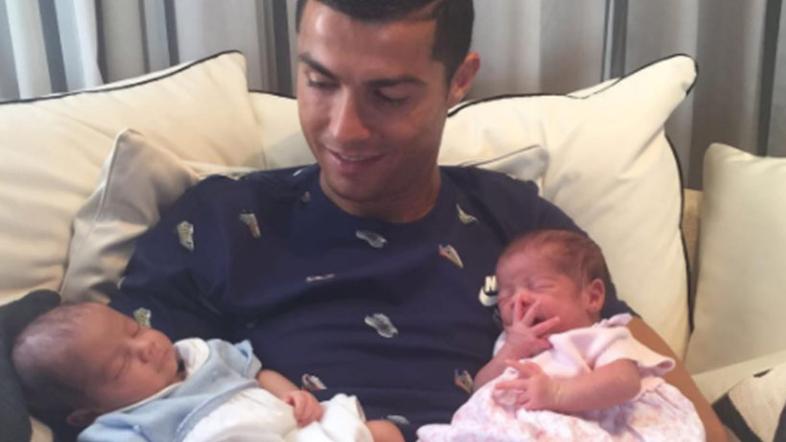 Cristiano Ronaldo dvojčka Mateo Eva