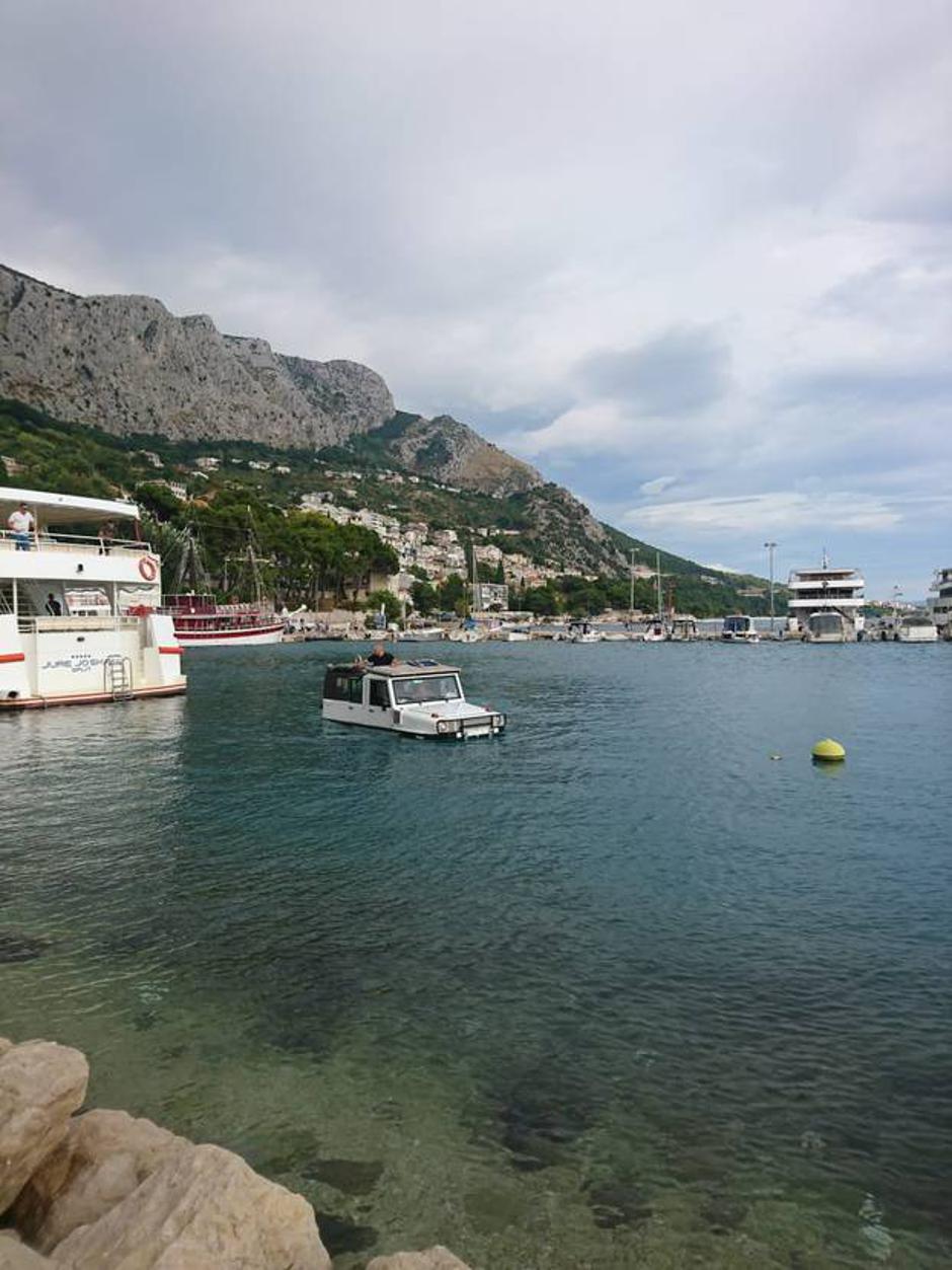 Nenavadno "plovilo" v Omišu | Avtor: 24sata