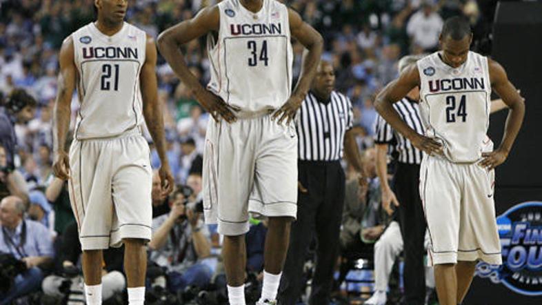 Hasheem Thabeet (v sredini) je po mnenju mnogih zvezdnik prihodnosti.