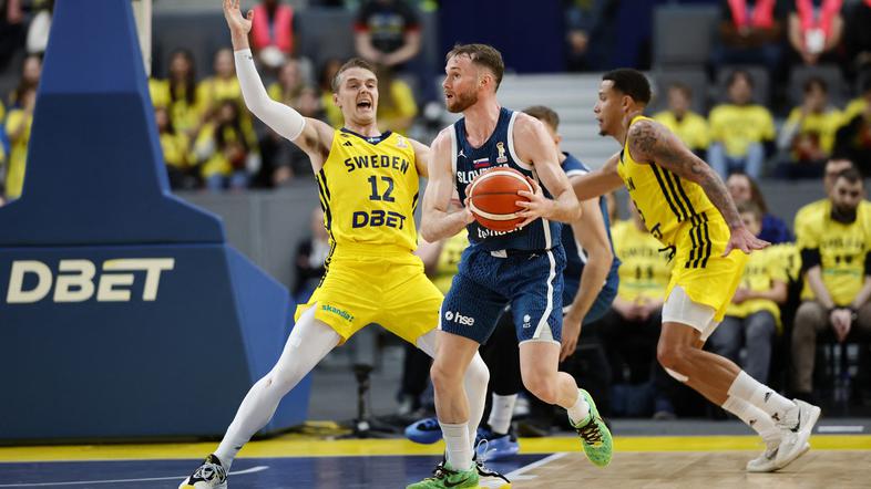 Švedska : Slovenija