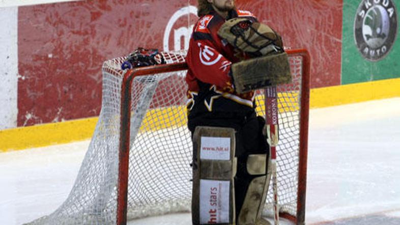 Robert Kristan je v lanski sezoni uspešno branil vrata železarjev. Bo spet oblek