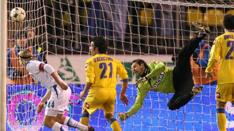 Samir Handanović je bil na prvi tekmi nepremagan, na drugi pa je prejel en gol.