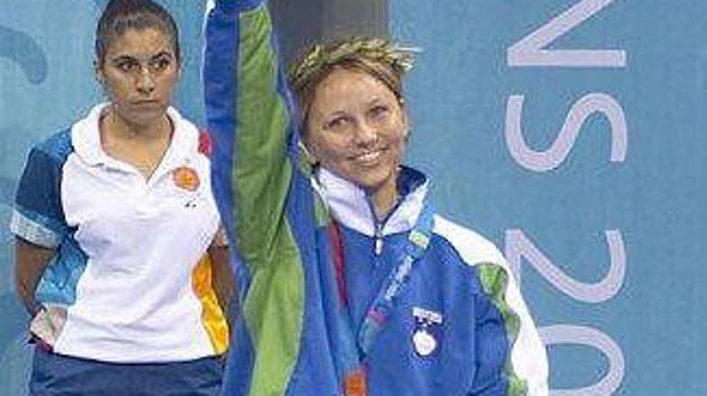 Takole se je veselila v Atenah.