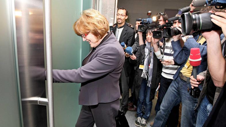 Hilda Tovšak bi rada odšla, a ji "država" ne pusti, pravijo naši viri iz Vegrada