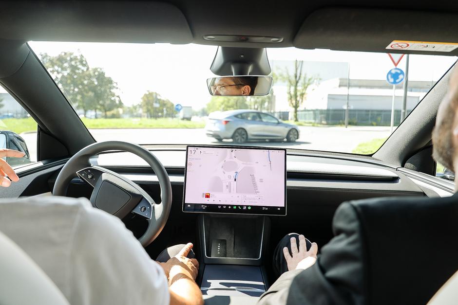 FSD Tesla, samodejna vožnja | Avtor: Saša Despot
