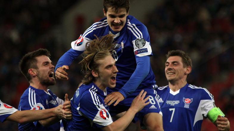 Ferski Otoki, Joan Edmundsson