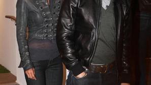 Halle je sicer tudi sama v zvezi s postavnim Francozom Olivierjem Martinezom. (F