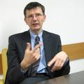 “Daleč naokrog ni šole, ki bi bila tako dobro opremljena,” na očitke odgovarja J