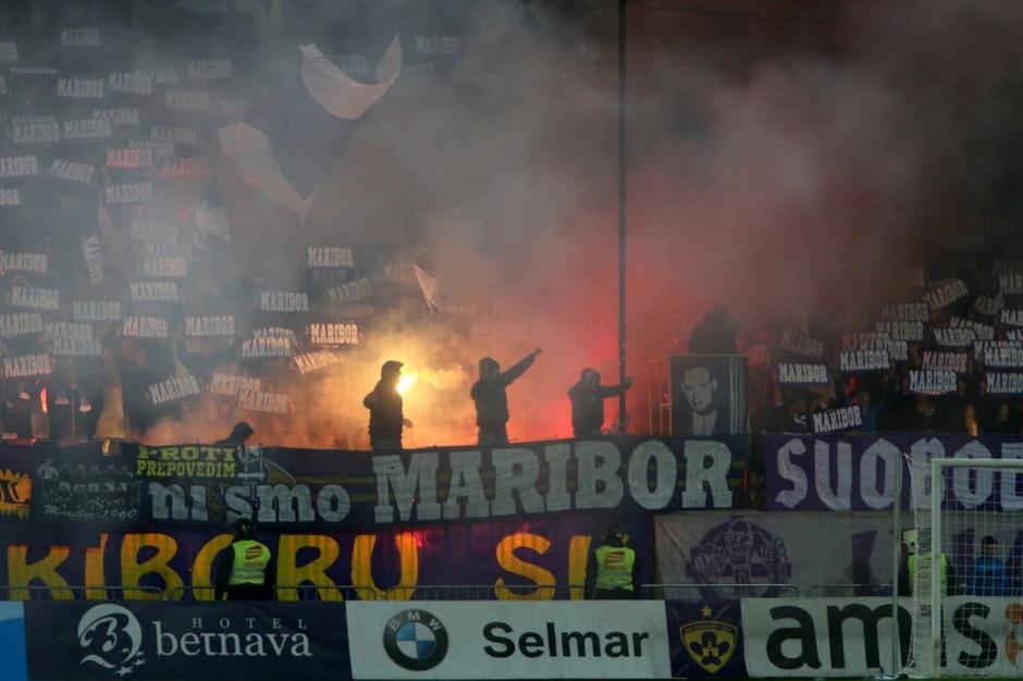 Viole NK Maribor Olimpija Ljubljana večni derbi polfinale Pokal Slovenije Ljudsk | Avtor: Nino Verdnik