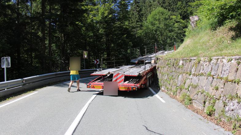 Kamion, tovornjak s prikolico, Korensko sedlo
