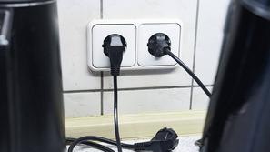 Električna vtičnica, elektrika