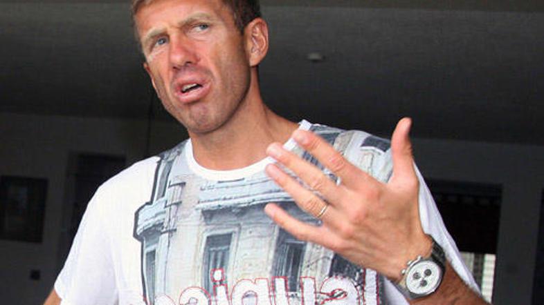 Srečko Katanec je Slovenijo vodil na 47 tekmah, od katerih jih je 18 dobil, 16 r