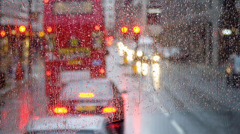 Deževno vreme je Veliki Britaniji prineslo veliko minus točk v raziskavi.