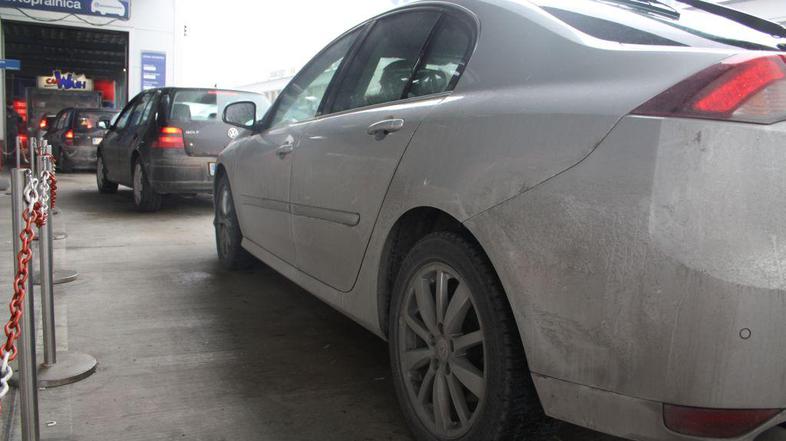 Pozimi je avto priporočljivo vsaj nekajkrat oprati, saj se tako močno zmanjša mo