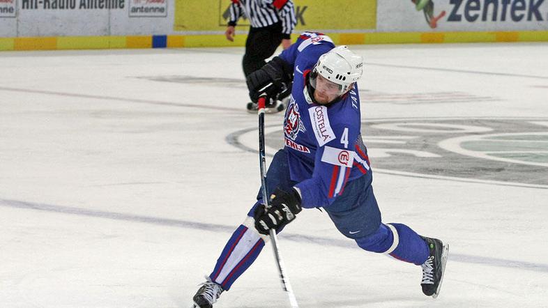 Tavželj (levo) je v Tivoliju veljal za enega izmed najbolj priljubljenih hokejis