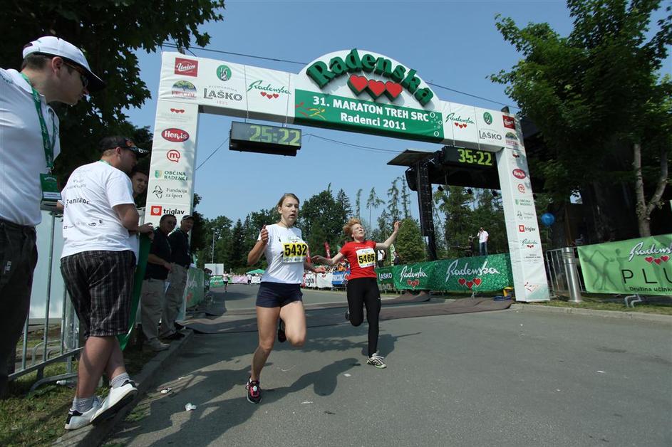 Če želite visokoresolucijsko fotografijo, nam pošljite elektronsko sporočilo na 