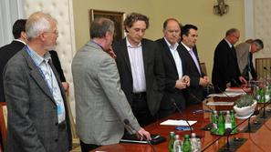 Sindikati menijo, da je tudi 43 oziroma 41 let delovne dobe preveč za polno poko