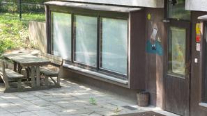 Vrtec Rožle, ki je od lani zaprt, bodo med poletnimi počitnicami celovito preure