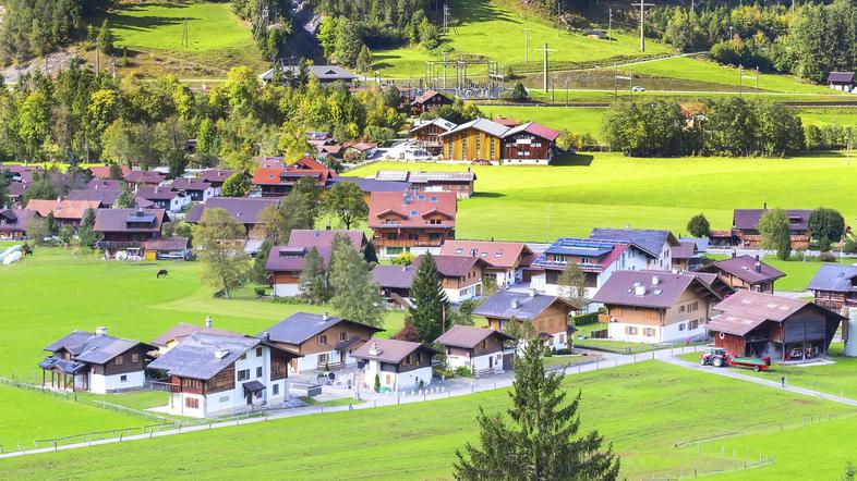 pogled iz zraka na vas Kandersteg v Švici
