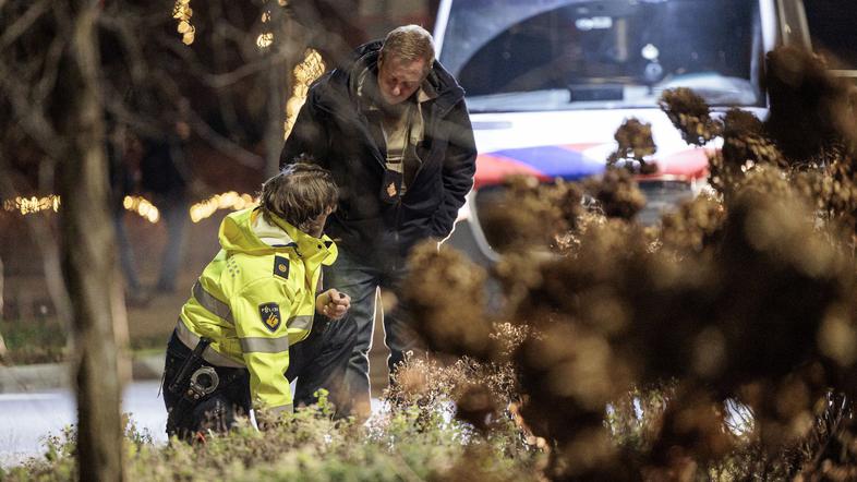 Z avtom zapeljala v gručo ljudi