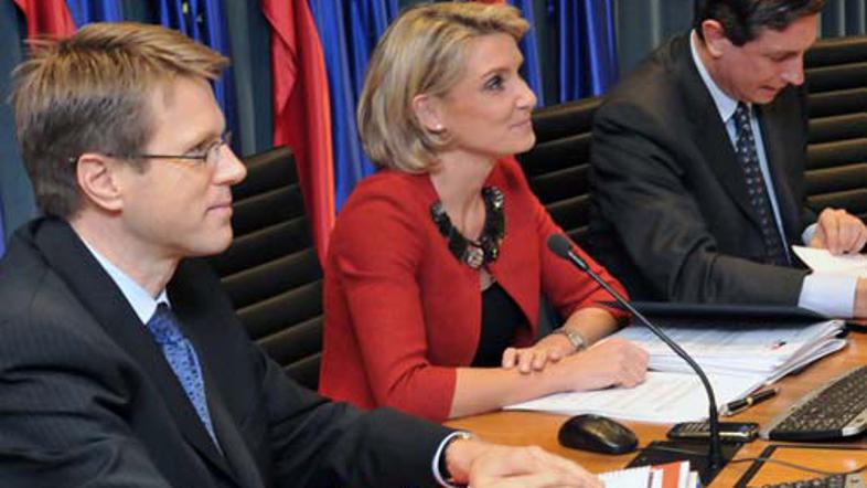 Vlada je sporočila, da bo počakala na začetek delovanja Kasa.