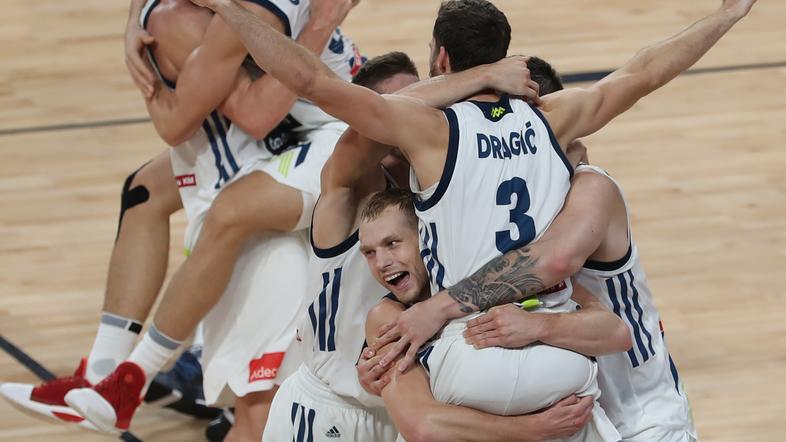 Finale Eurobasket, Slavje