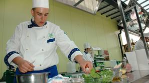 Kuharji, natakarji in njihovi pomočniki so med najbolj iskanimi kadri na Obali; 