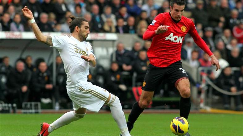 premier league swansea manchester united van persie flores