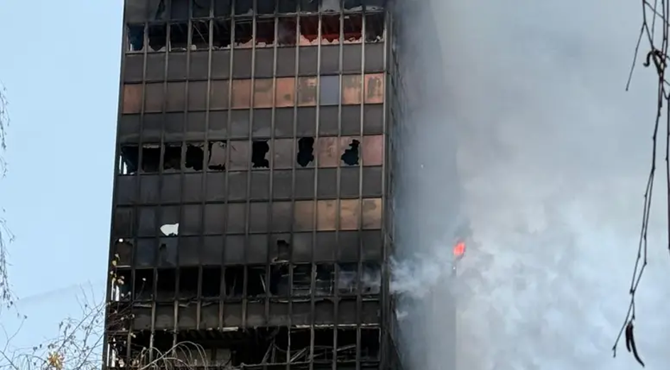 Stolpnica Vjesnik v plamenih