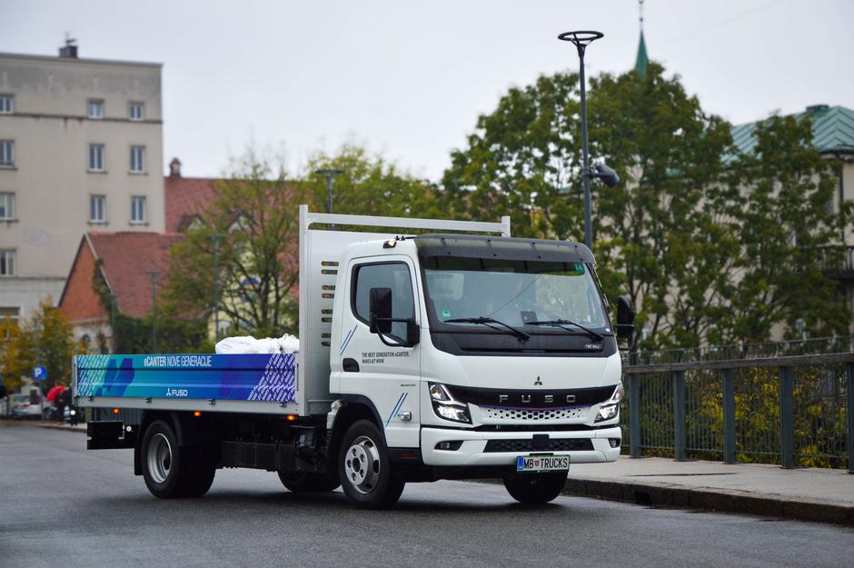 Mitsubishi fuso ecanter in Komunala Kranj | Avtor: Andrej Leban