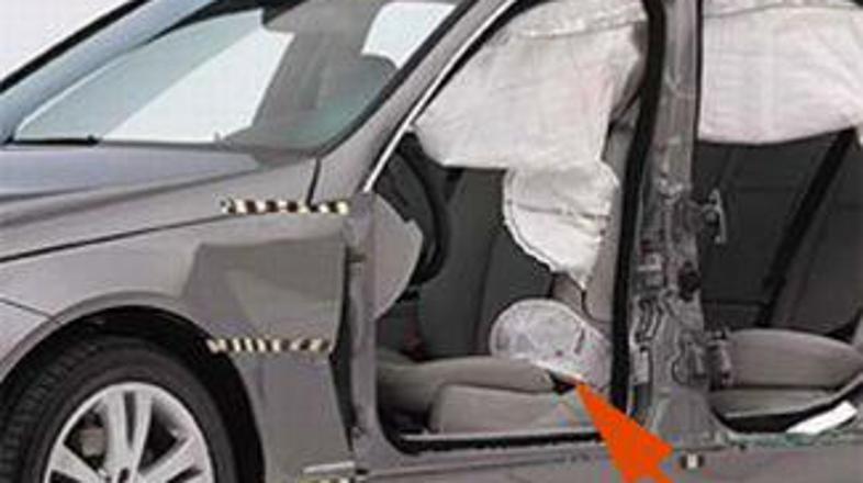 Zračna blazina za medenico se bo za zdaj vgrajevala v E-razred, kmalu bo na volj