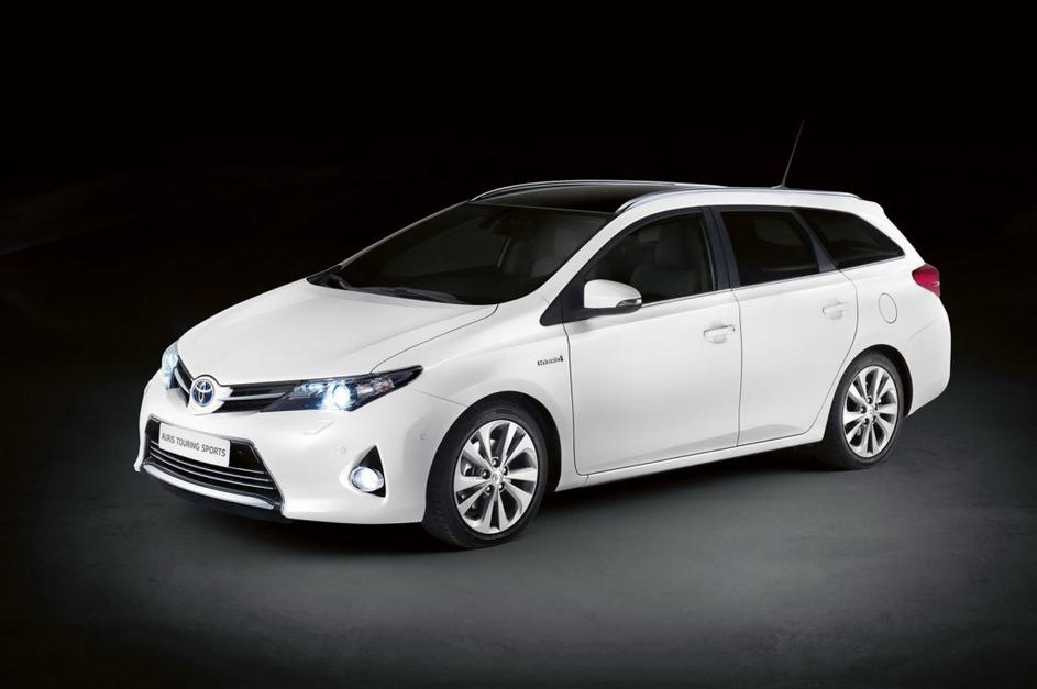 Toyota auris touring sports
